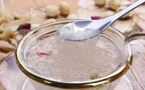 熬燕窝给多少冰糖水合适吃：燕窝冰糖比例与适宜食用量